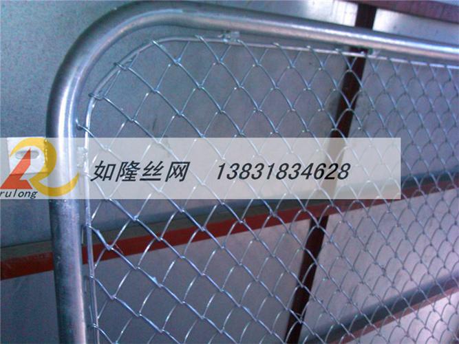 厂家供应 运动场镀锌丝围网 pvc涂塑球场围网 包塑勾花网
